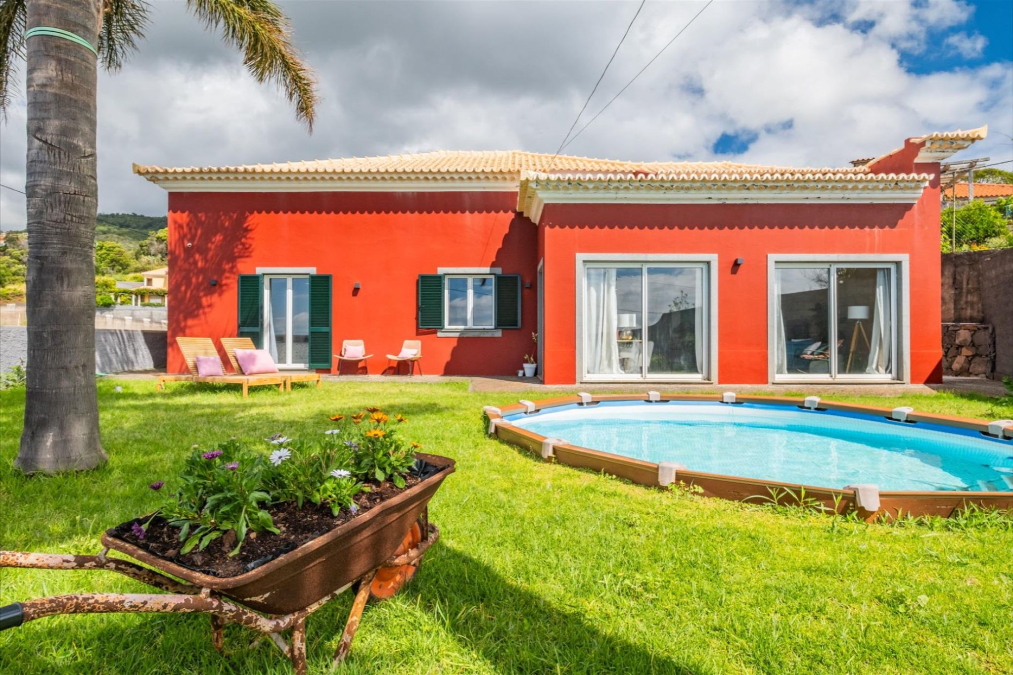 M744 House with Garden